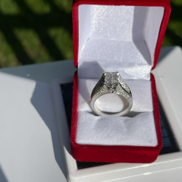 6 piece diamond cluster engagement ring - Picture 4 of 5